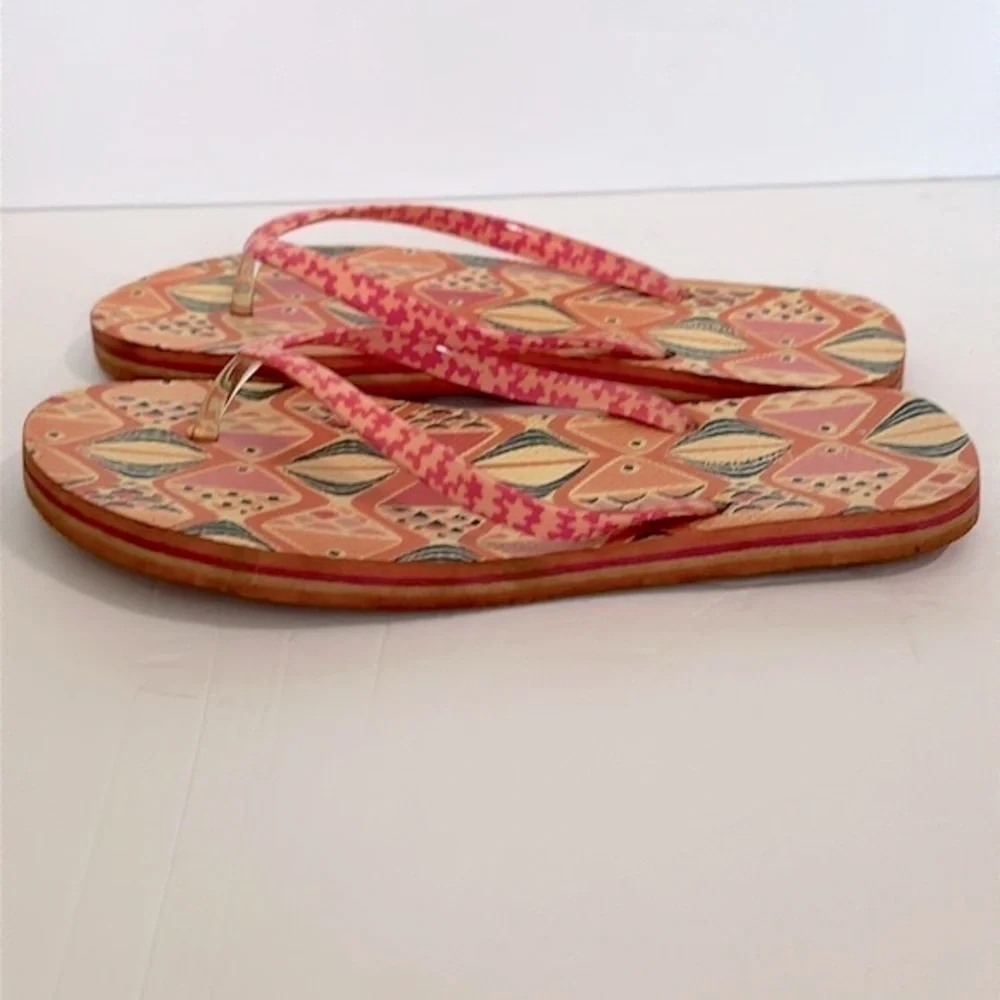 Vera Bradley Coral Go Fish Flip Flops size 7-8 EUC
